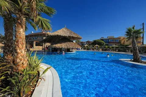 Aphrodite Beach Club in Δημοτική Ενότητα Γουβών — foto 27
