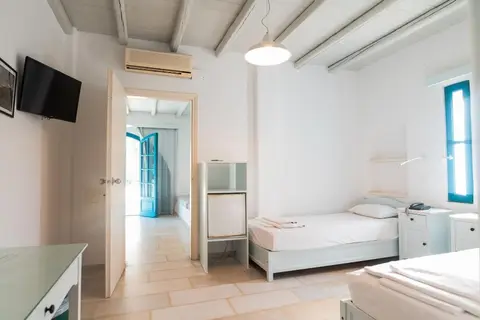 Far Out Village Hotel in Μυλοπότας — foto 12