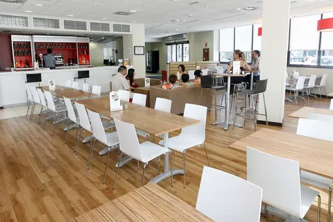 Travelodge Valencia Aeropuerto in Manises — foto 26