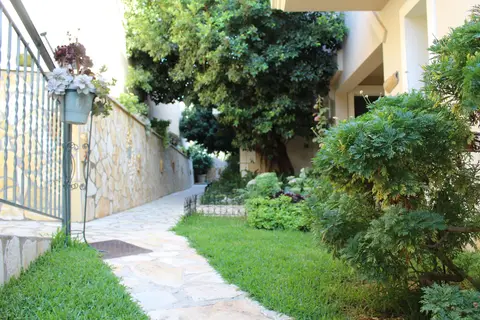 Nostimon Emar in Λουρδάτα — foto 12