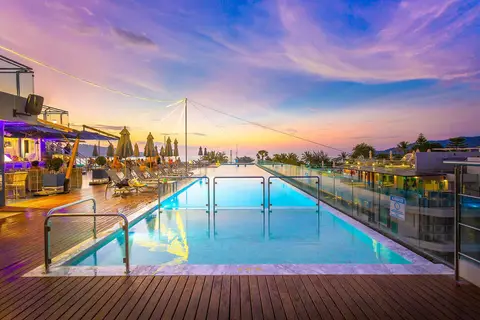 Hotel Clover Patong Phuket in Patong — foto 3