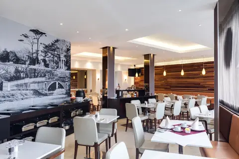 Park Grand London Heathrow in Londen — foto 25