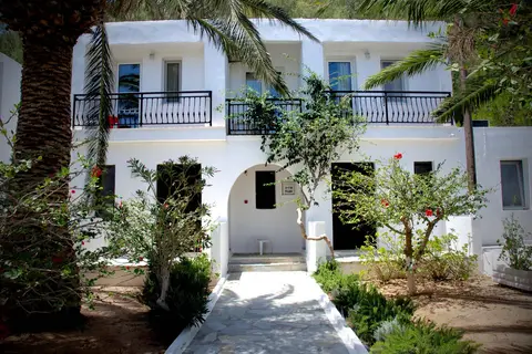 Avra Beach in Σαρακίνικο — foto 4