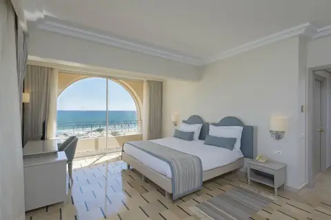 Iberostar Waves Averroes in Decorative Pond — foto 10