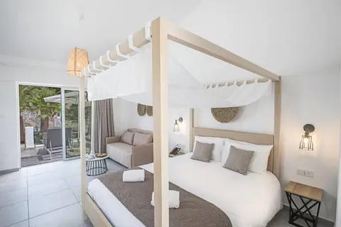 Bohemian Gardens Hotel in Παραλίμνι — foto 23