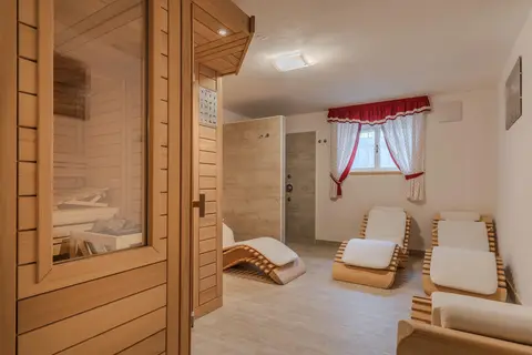 Hotel Christine in Campitello di Fassa — foto 8