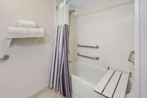 La Quinta Inn & Suites by Wyndham Miami Airport West in Miami — foto 14