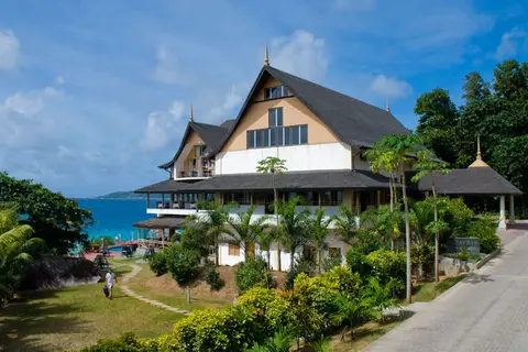 Patatran Village Hotel in La Passe