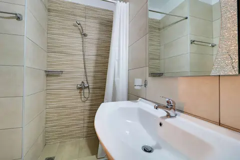 Calamos Beach Hotel in Άγιοι Απόστολοι — foto 11