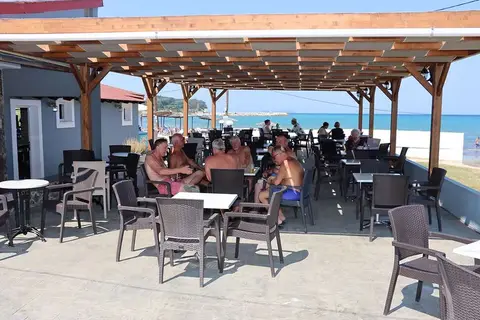 Angela Beach in Καρουσάδες — foto 19