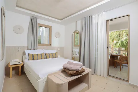 Nusa Suites & Villas in Pallini Municipal Unit — foto 16