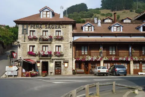 Hosteria Peña Sagra in Cillorigo de Liébana — foto 2