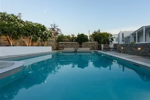 Manos in Νάουσα — foto 26