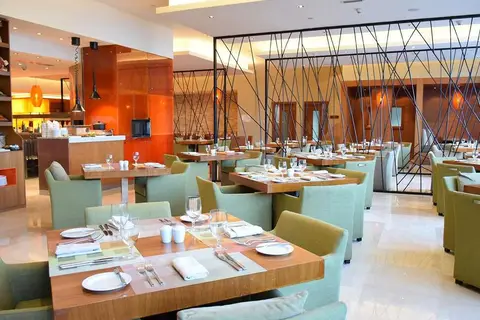 Yas Plaza Marina in Yas Island, Abu Dhabi — foto 6