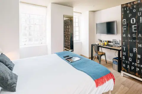 Stay Central in Edinburgh