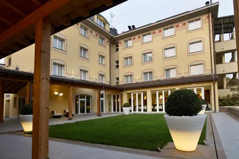 Virginia Palace in Legnano (Milaan) — foto 29