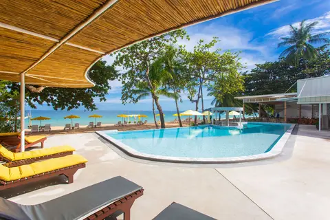 Hotel The Fair House Beach Resort in บ้านเฉวงน้อย