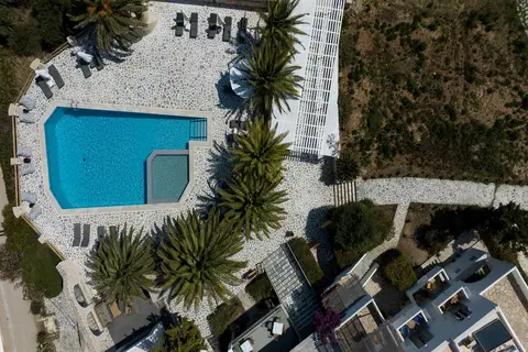 Pnoi Hotel in Πίσω Λιβάδι — foto 2
