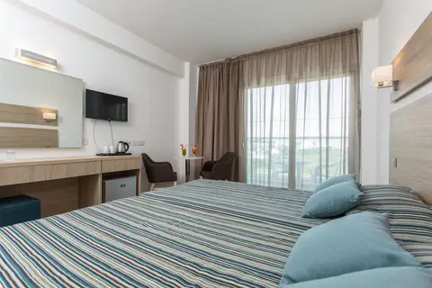Kapetanios Bay Hotel in Παραλίμνι — foto 9