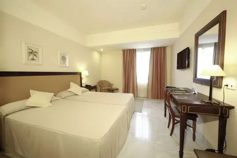 Hotel Guadacorte Park in Los Barrios — foto 17