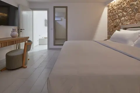 Sea Breeze Santorini Beach Resort, Curio Collection by Hilton in Εξωμύτης — foto 23