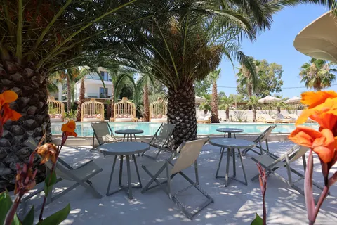 Nusa Suites & Villas in Pallini Municipal Unit — foto 6