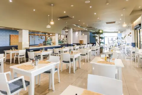 Verdi St. Georges Bay Marina in San Ġiljan — foto 5