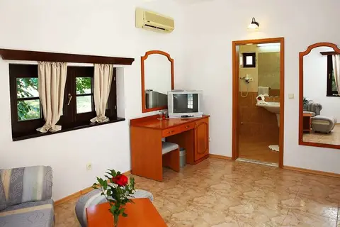 Hotel Holiday Village in Флора — foto 19