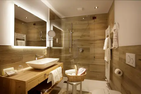 Tevini Dolomites Charming Hotel in Commezzadura — foto 4
