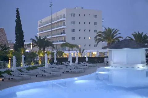 Sunrise Gardens Hotel in Παραλίμνι — foto 7