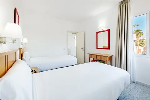 Apartamentos LIVVO Koala Garden in Las Palmas de Gran Canaria — foto 15