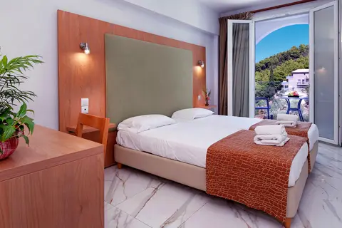 Hotel Punta in Καλύβια — foto 8