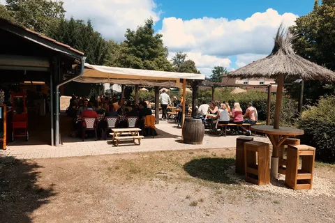 Camping Le Lac De Saint-point foto 9