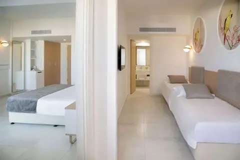 Hotel NissiBlu Beach Resort in Ayia Napa — foto 11