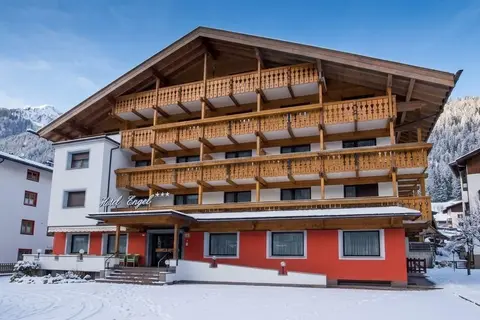 Hotel Engel in Canazei - Cianacei