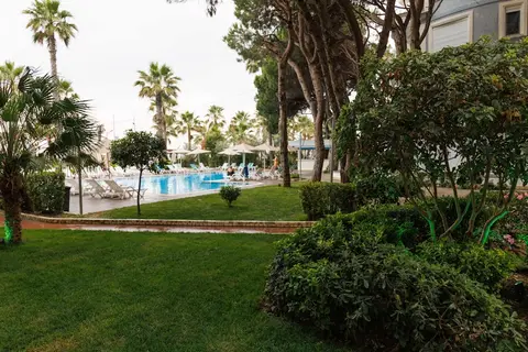 Fafa Beach Hotel in Golem — foto 28