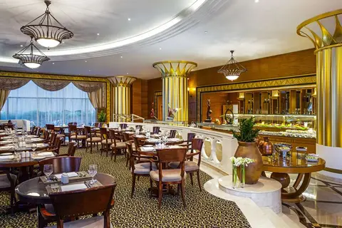 Corniche Hotel Abu Dhabi in الدَّانَةْ — foto 9