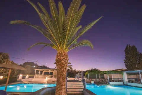 Zefiros Beach Hotel in Μυκάλη — foto 17