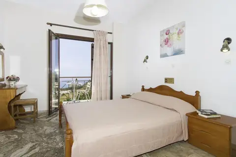 Karavados Beach Hotel in Καραβάδος — foto 11