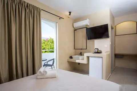 Atma Beach Room & Suites in Φαληράκι — foto 8