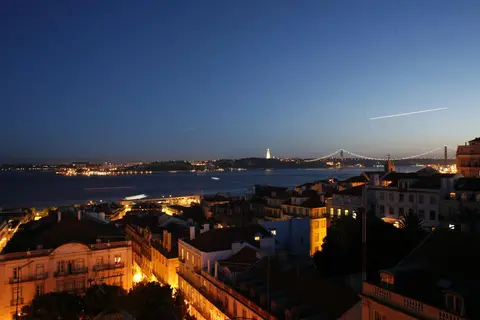 Bairro Alto in Almada — foto 15