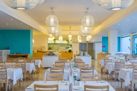 Vrissaki Beach Hotel in Παραλίμνι — foto 7