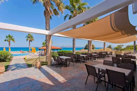 Irina Beach Hotel in Zipari, foto 15