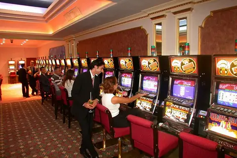 Denizkizi Royal Hotel in Alsancak — foto 5