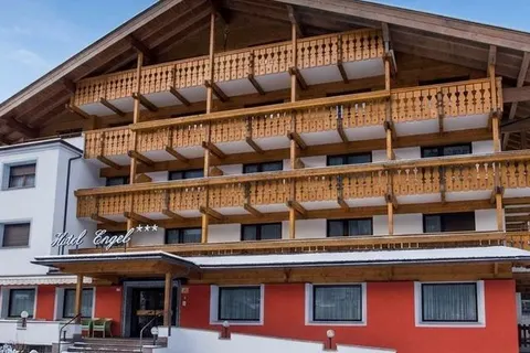 Hotel Engel in Canazei - Cianacei