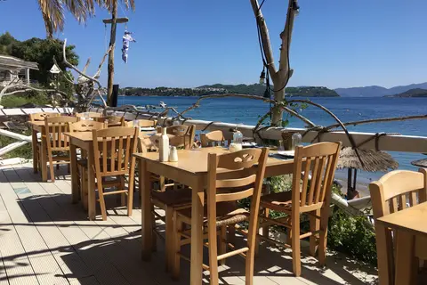 Vassilias Beach in Αχλαδιάς — foto 20