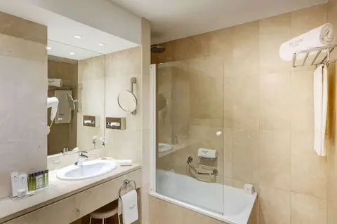 Sercotel Gran Hotel Conde Duque in Madrid — foto 24