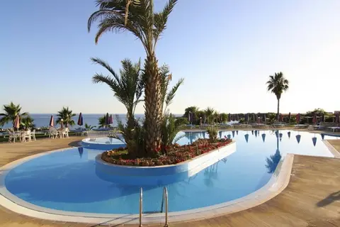 Corallia Beach Apartments in Peyia