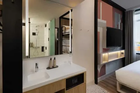 Motto by Hilton Rotterdam Blaak foto 7