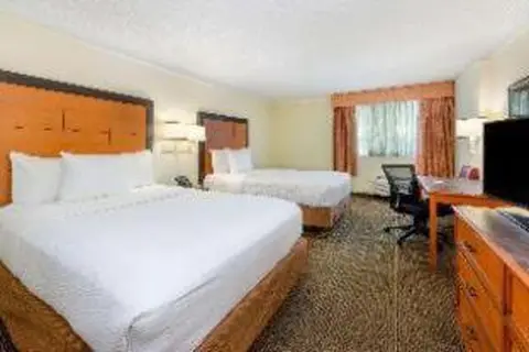 La Quinta Inn & Suites by Wyndham Ft Lauderdale Cypress Cr in Fort Lauderdale — foto 24